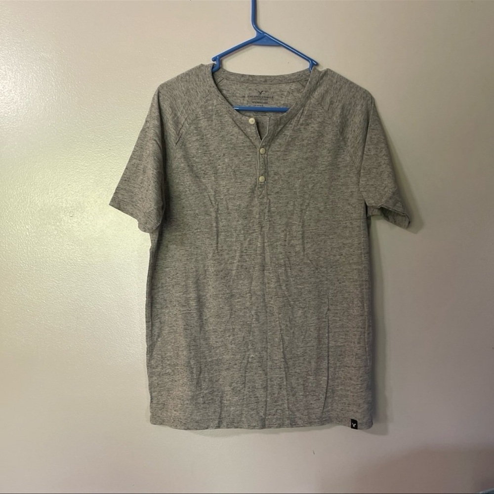 American Eagle Men's shirt